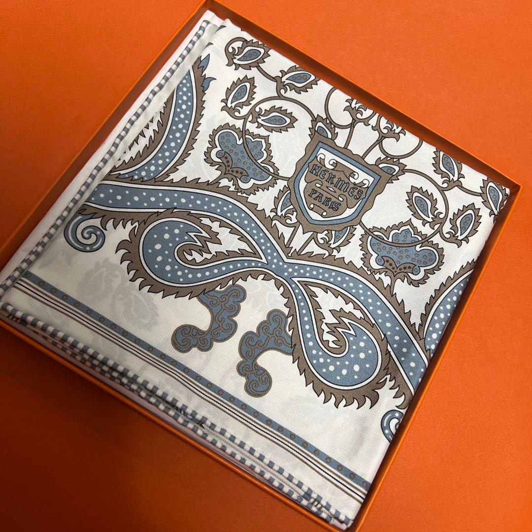 エルメス スカーフ55 シルクバンダナ 《H・アンリュミネ》