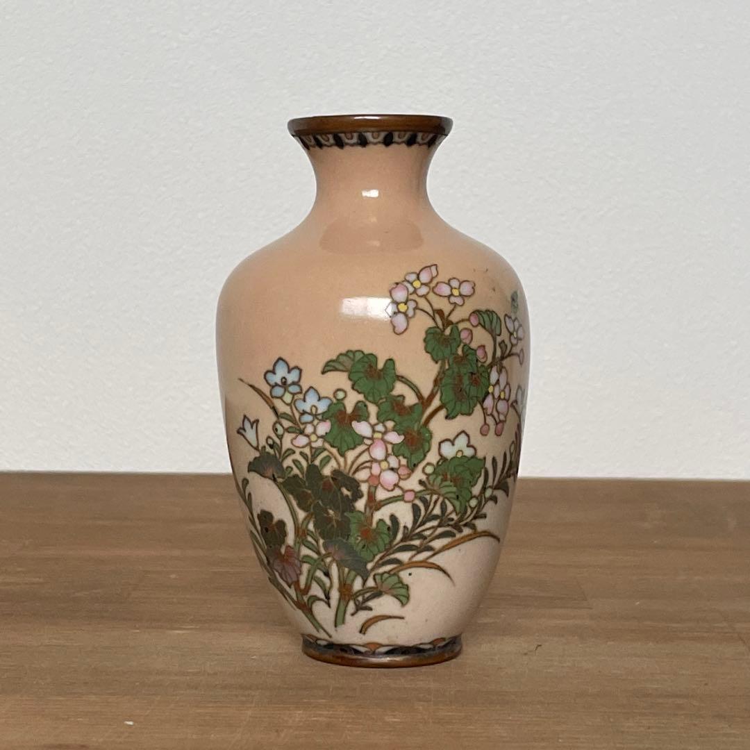 明治期　尾張　七宝　花文　銀線　植線　花瓶　小花瓶　小瓶　七宝焼　壷　花入 七宝焼 尾張七宝 花瓶 茄子紺地山鳩に桜の図 明治期 時代物 15.2cm