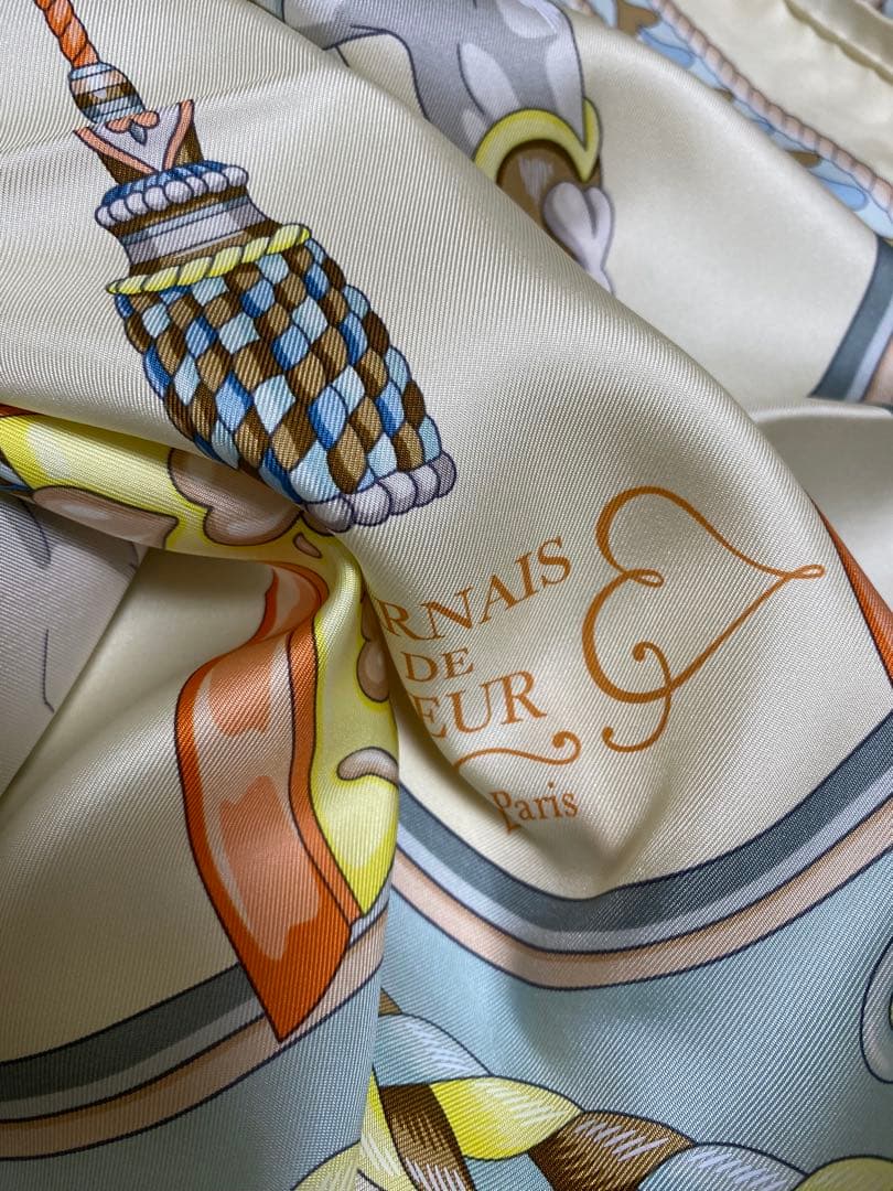 HERMES エルメス　スカーフ　カレ 90 《アルネ・ドゥ・クール》