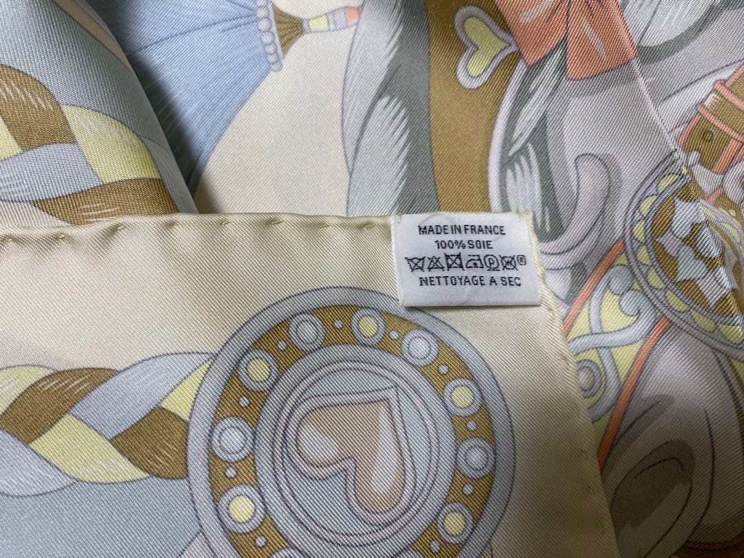 HERMES エルメス　スカーフ　カレ 90 《アルネ・ドゥ・クール》