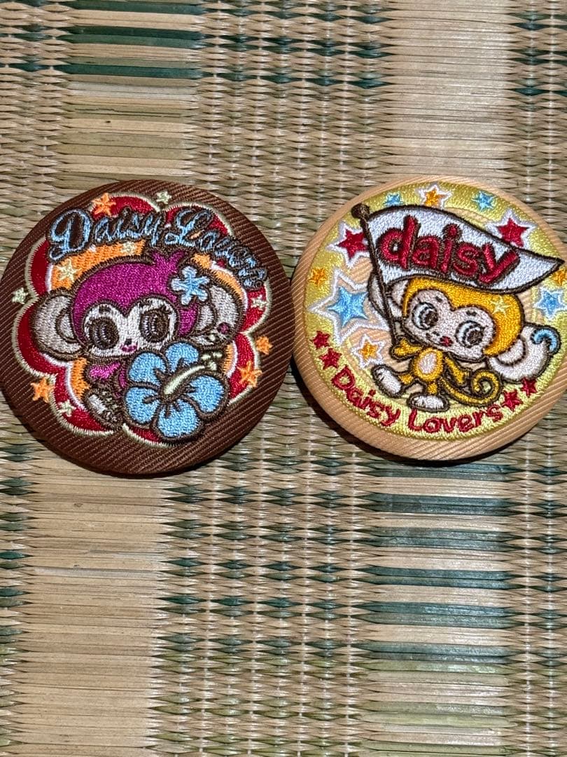 Daisy Lovers 刺繍パッチ 2点セット - メルカリ