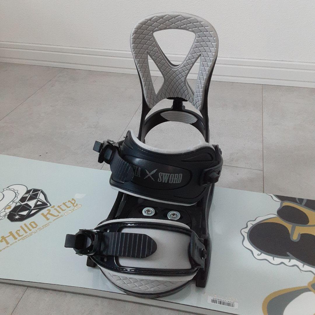 美品 ハローキティ スノーボードセット 135cm BXB ビンディング付き L