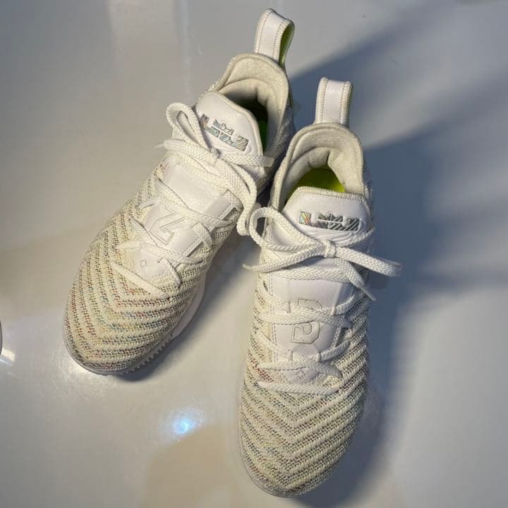 ナイキ レブロン16 バズライトイヤー バッシュ - メルカリ