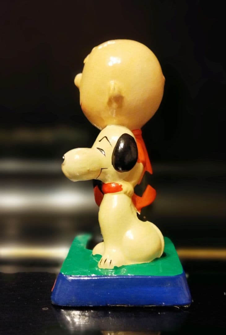 チャーリー・ブラウンとスヌーピー 陶器の置物 1971年製 - メルカリ