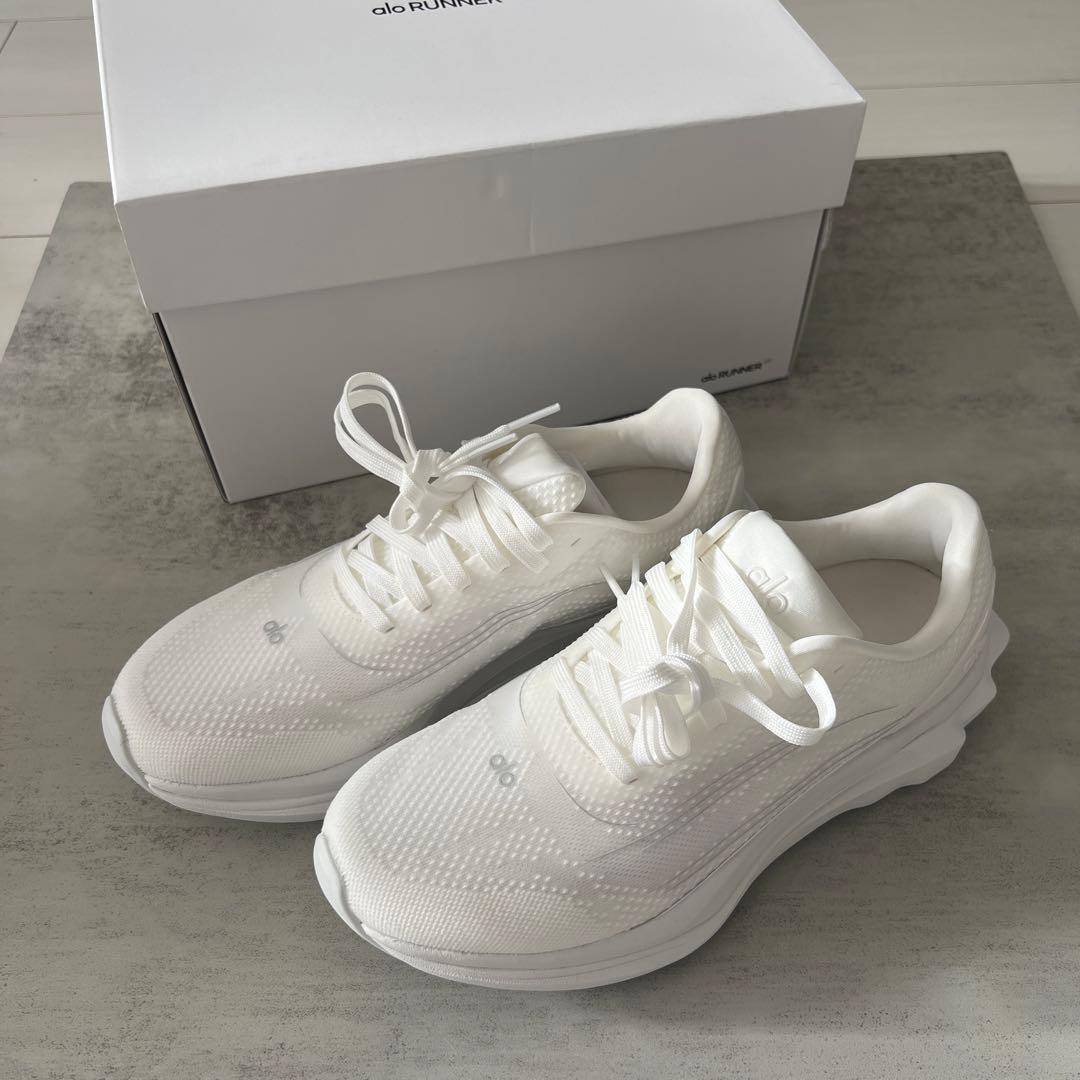 alo スニーカー - メルカリ