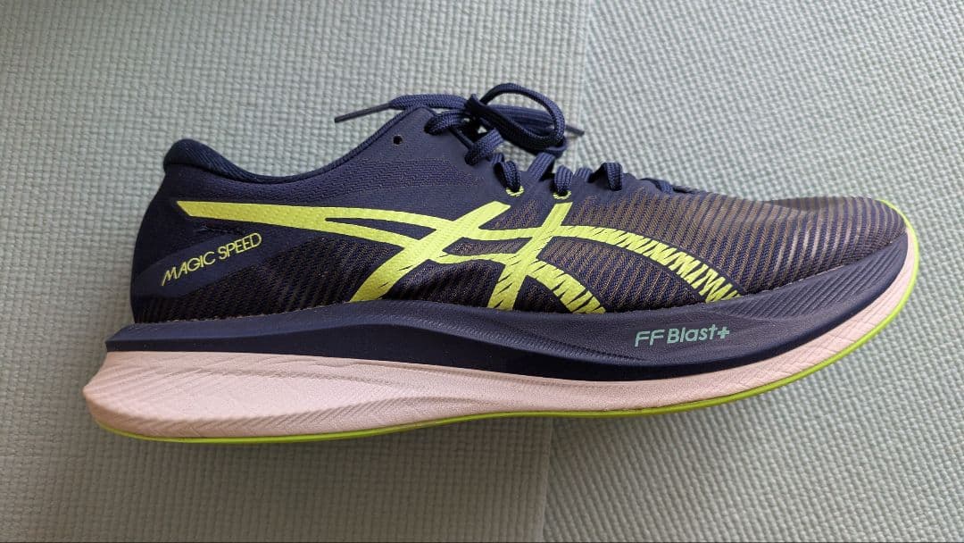 アシックス asics マジックスピード3 28.0cm ワイドです。