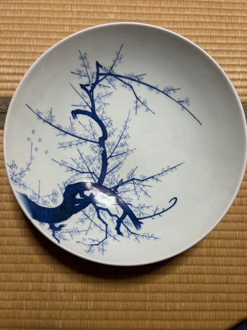 【内容必読】江戸後期　鍋島　大皿　梅紋 内容必読】江戸後期 鍋島 大皿 梅紋 - メルカリ