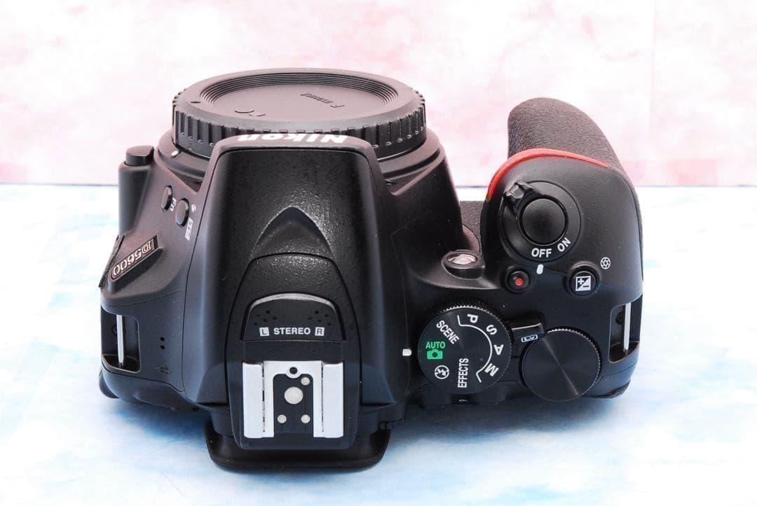 Nikon D5600✨一眼レフカメラ✨望遠レンズ付Wレンズ✨スマホ転送