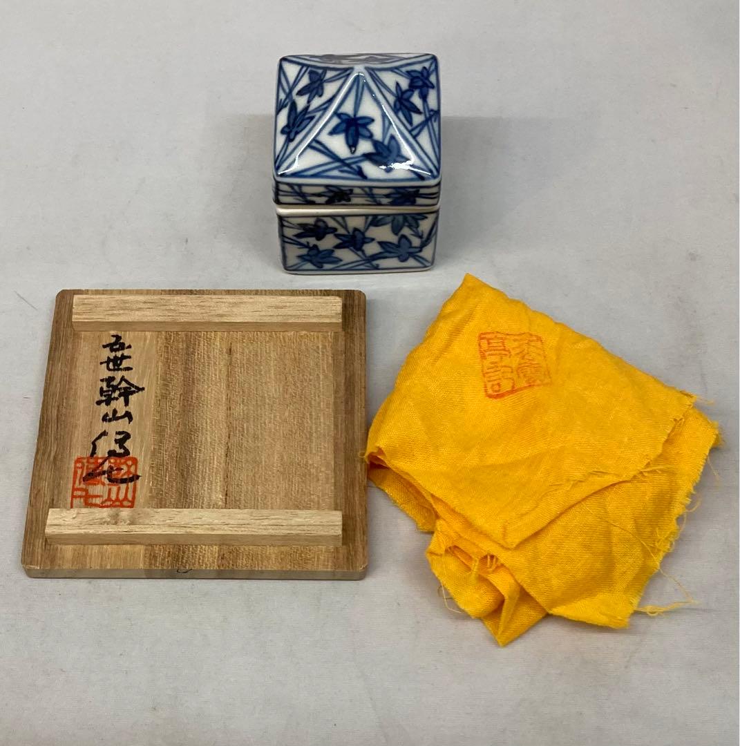 B7s 五世幹山傳七作 「染付辻堂香合」共布共箱 京焼 茶道具香道具