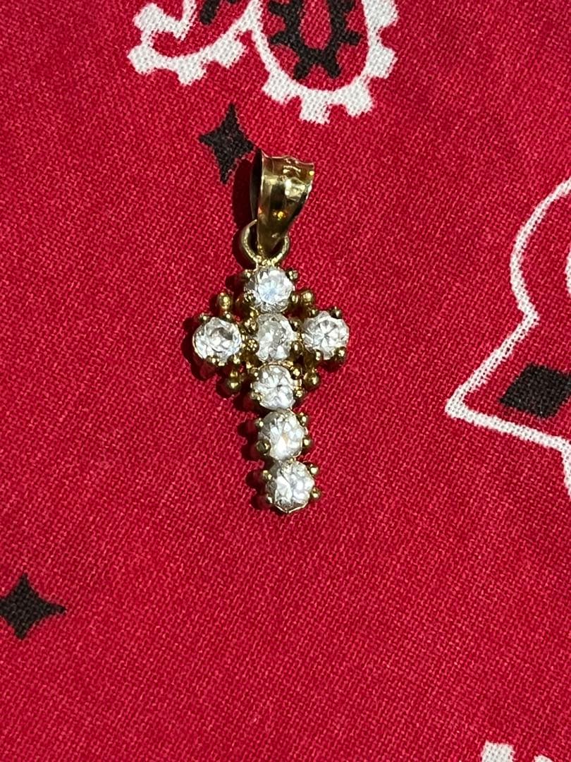 アヴァランチ K10 イエローゴールド クロス ジルコニア ペンダント トップ