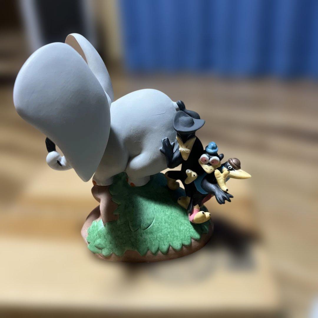 ディズニーダンボ陶器置物。