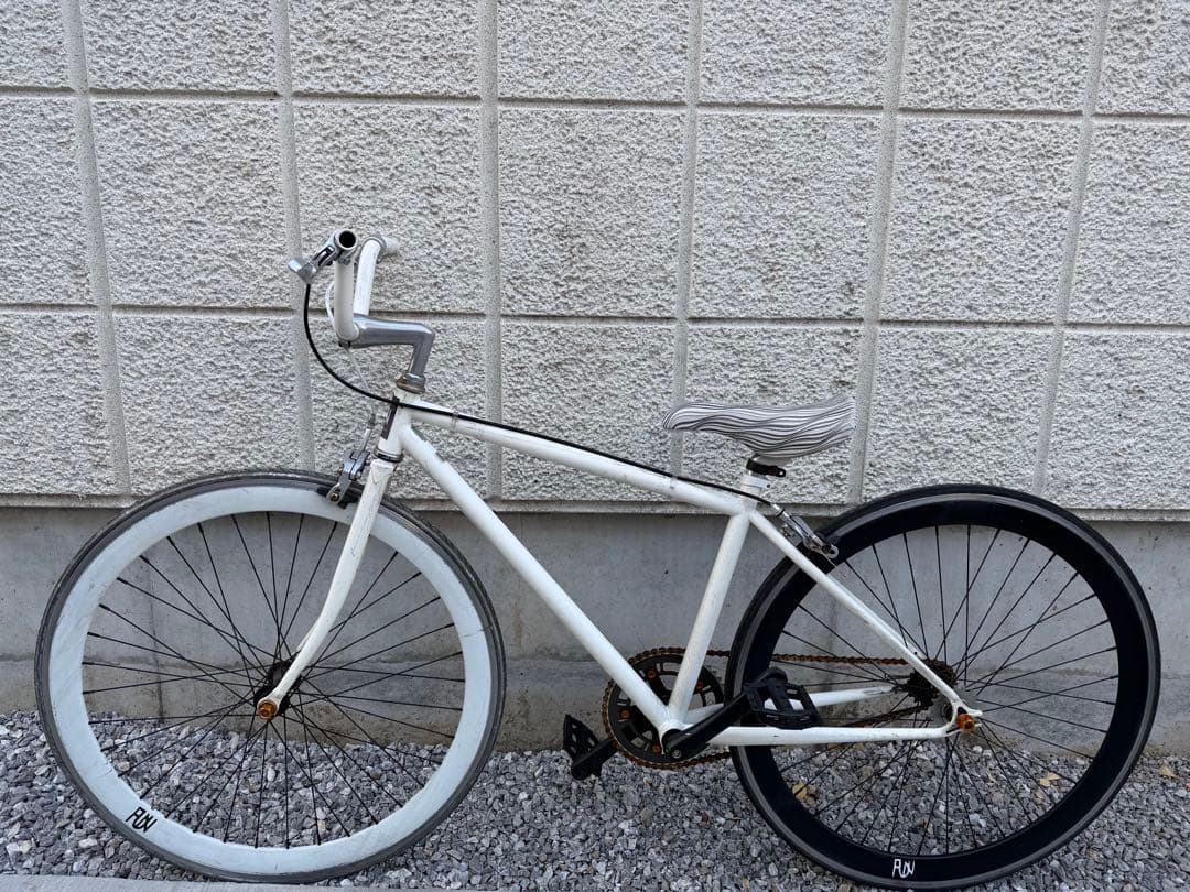 オールホワイトのスタイリッシュクロスバイク FUN 自転車 - メルカリ