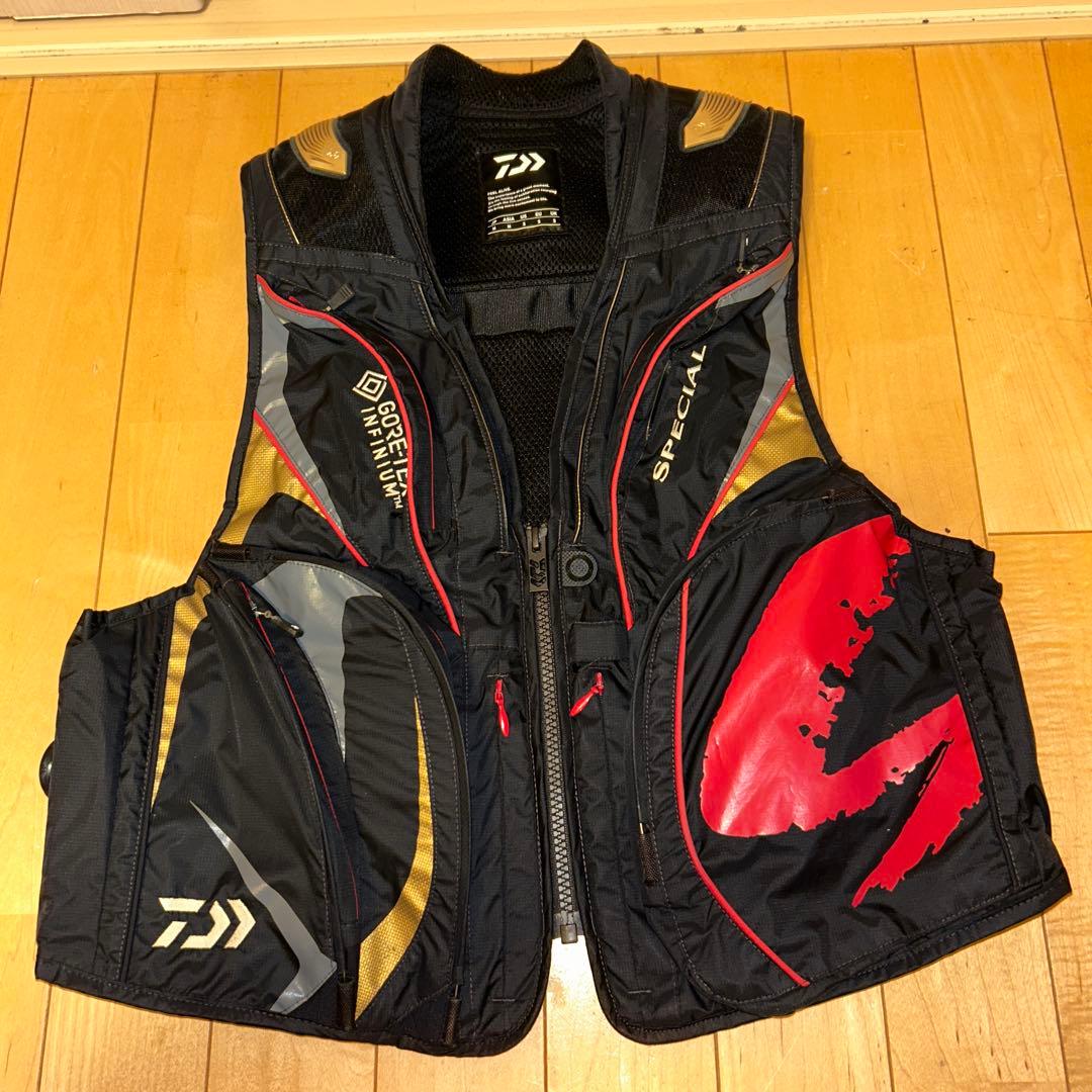 ダイワ スペシャル ゴアウィンドストッパー ショートベスト Lサイズ