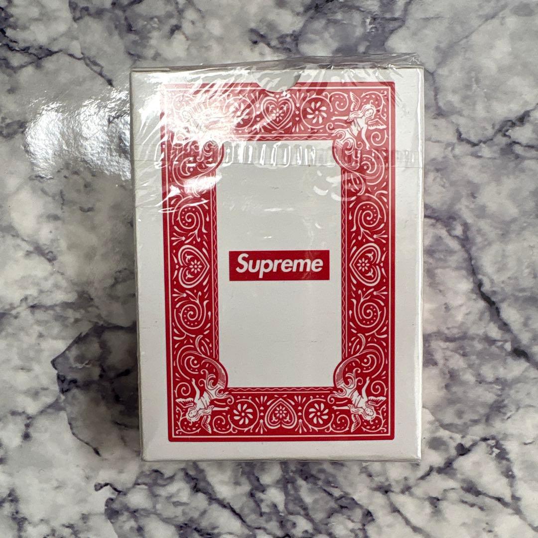 supremeトランプ、ステッカー付 - メルカリ