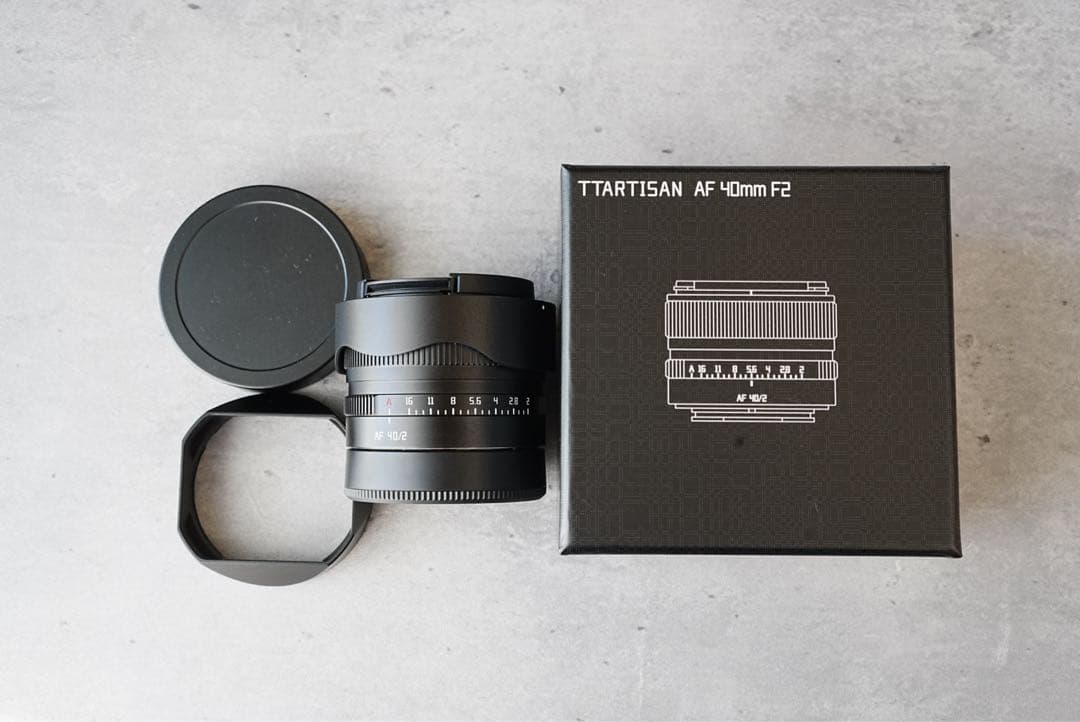 TTArtisan AF 40mm f2 (Eマウント、フルサイズ)+角形フード TTARTISAN AF 40mm F2に角形レンズフード｜tatsumine