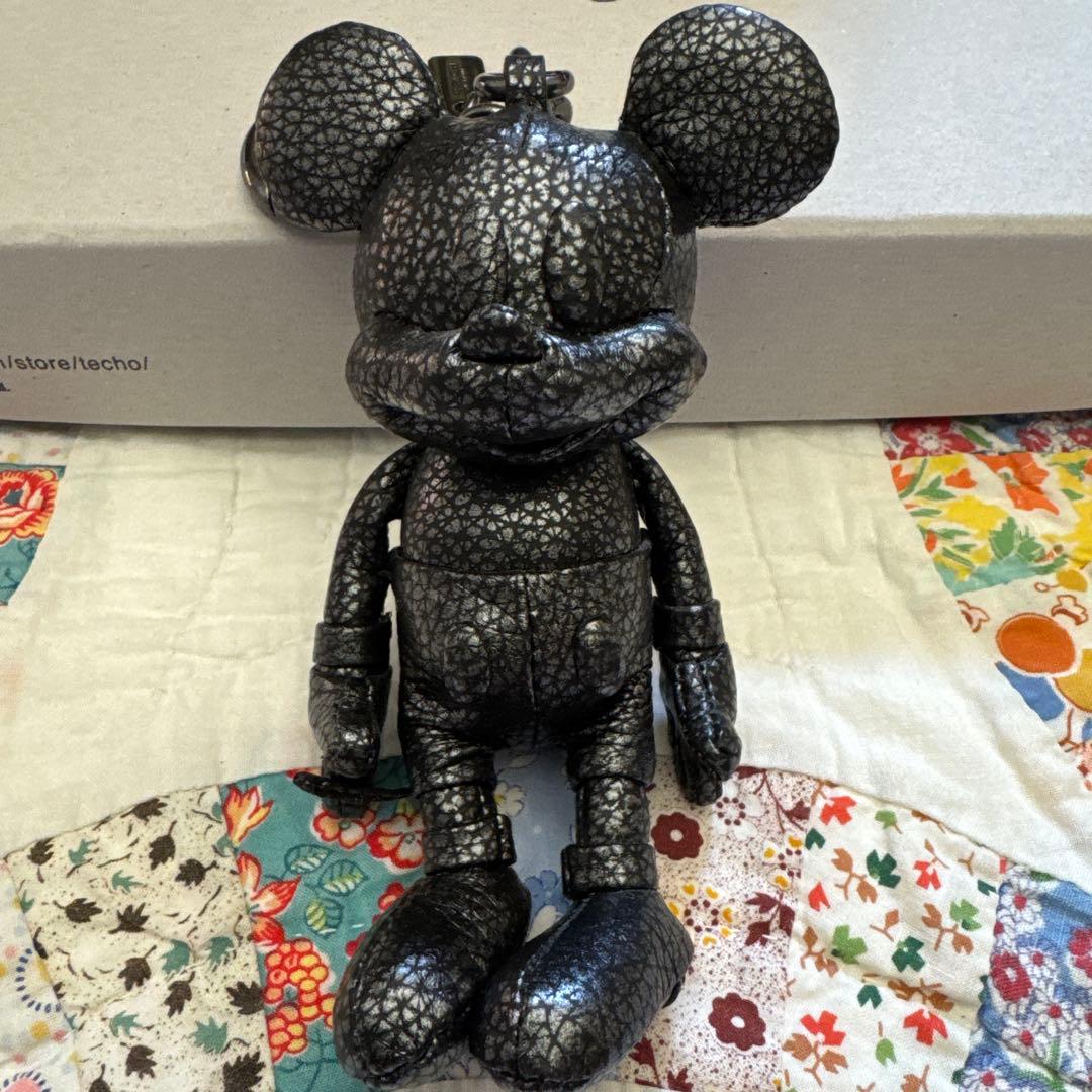 COACH ミッキーマウス ブラックキーホルダー 約14cm 公式】COACH – コーチ | 【DISNEY X COACH】ミッキーマウス