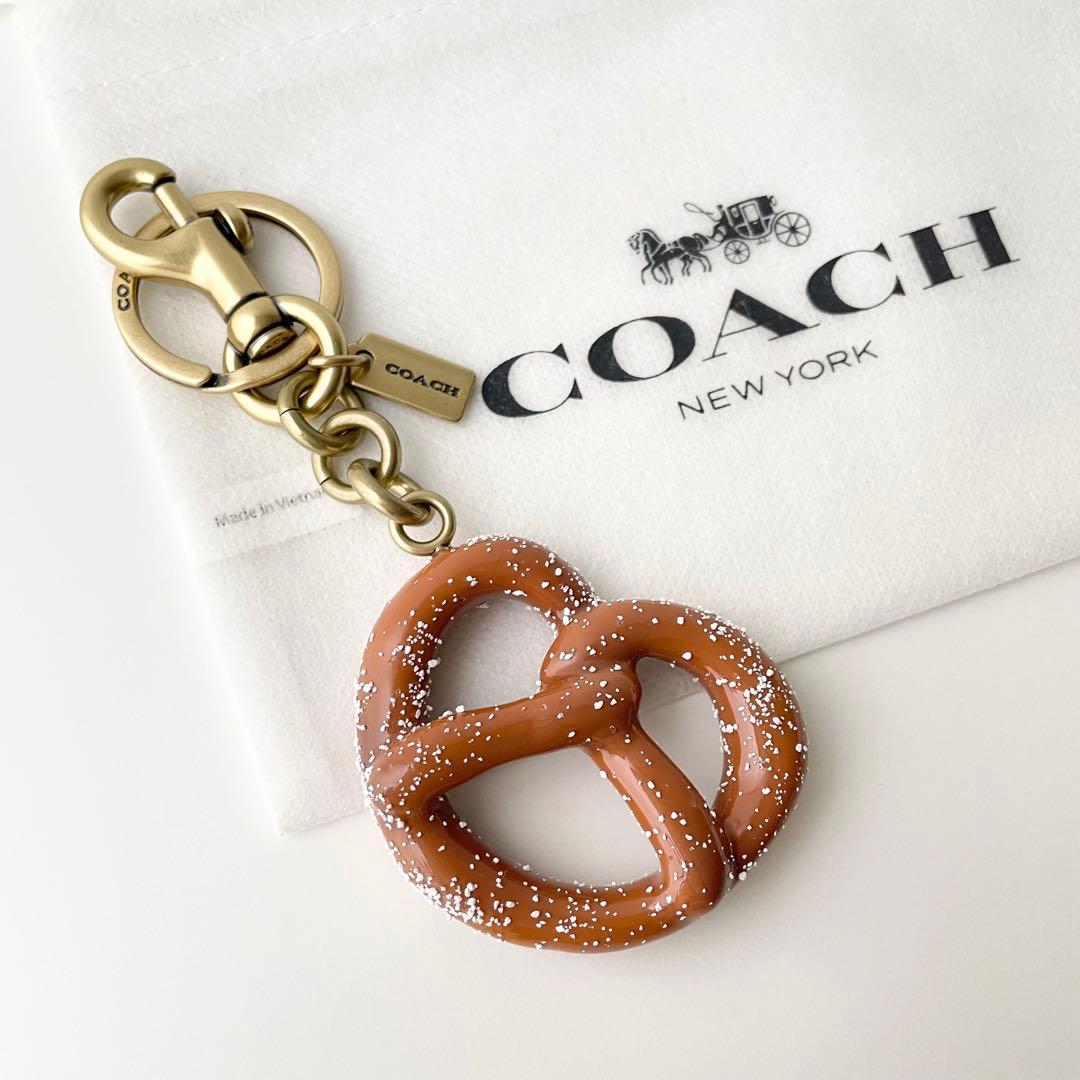 コーチ COACH バッグチャーム プレッツェル キーホルダー 新品 - メルカリ
