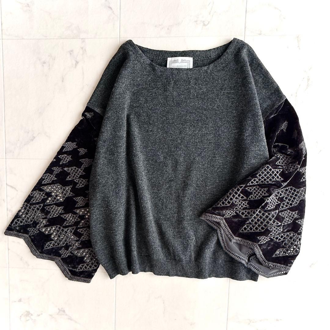 ビアズリー フレアスリーブ敦賀刺繍ニットプルオーバー　グレー フレアスリーブニットプルオーバー