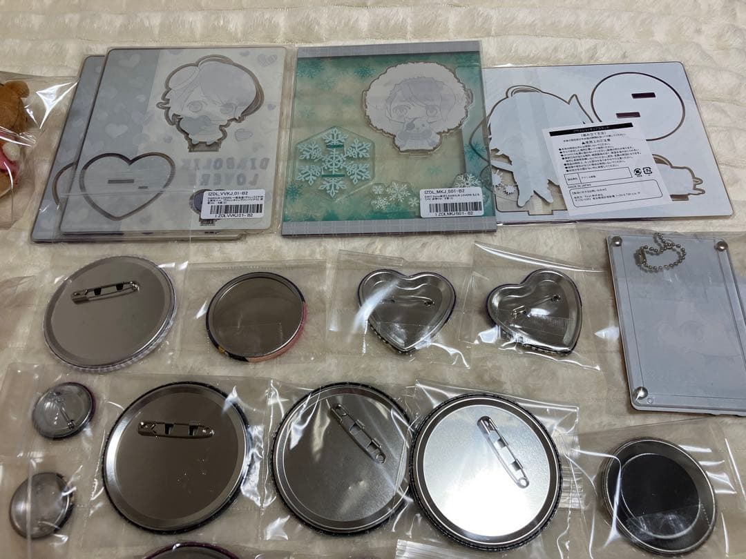 まとめ売り　ディアラバ 逆巻カナト　テディ　缶バッジ　アクスタ　など