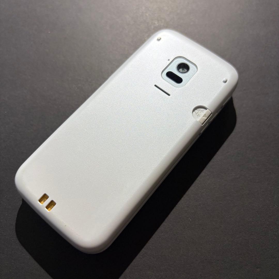 docomo らくらくホン F-01M ホワイト SIMロック解除済み - メルカリ