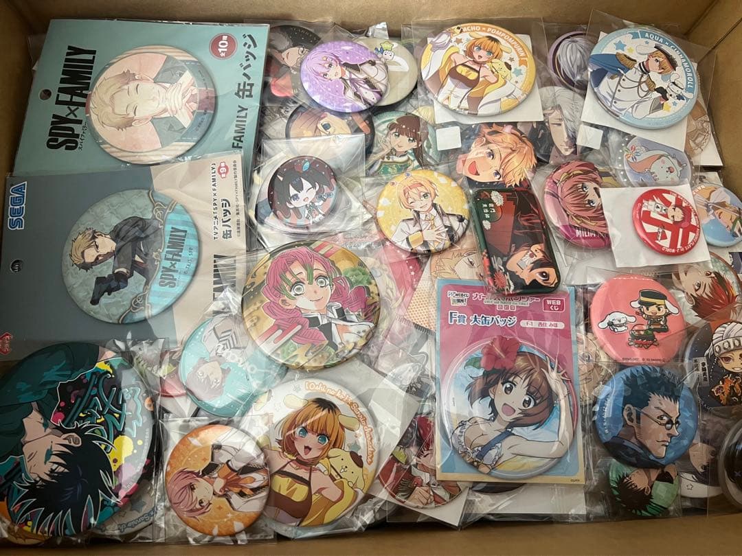 アニメ　キャラクター　缶バッジ　1000個以上　大量まとめ売り