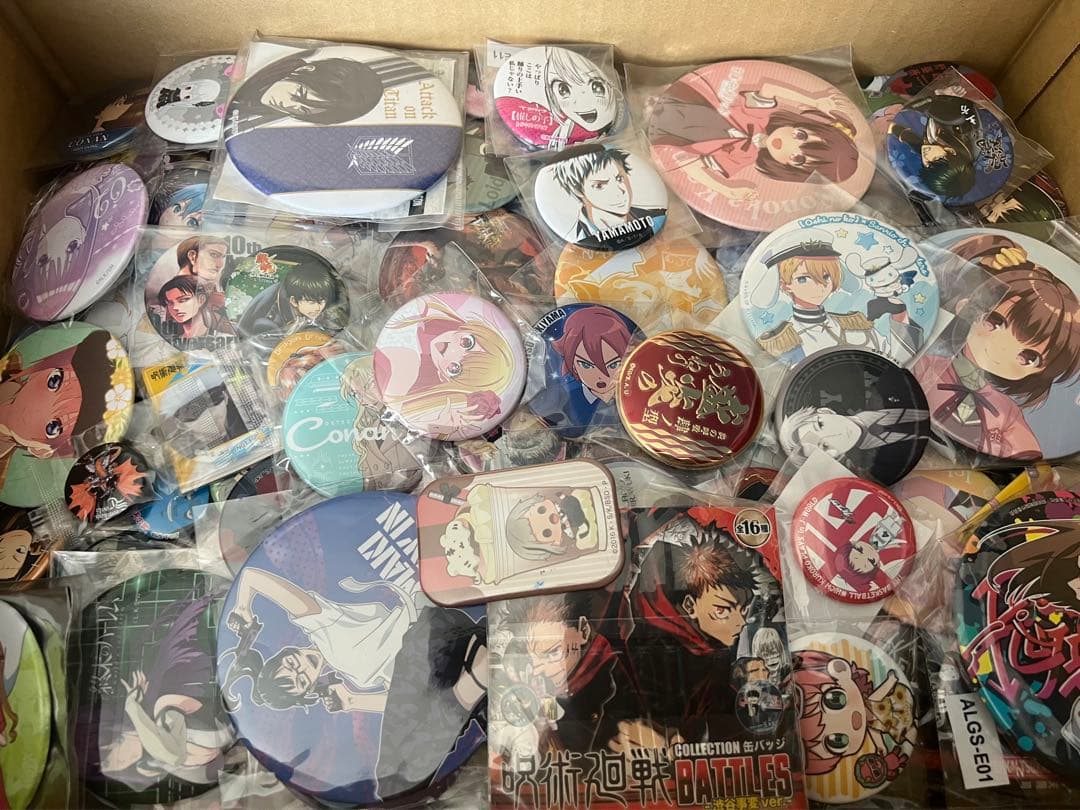 アニメ　キャラクター　缶バッジ　1000個以上　大量まとめ売り