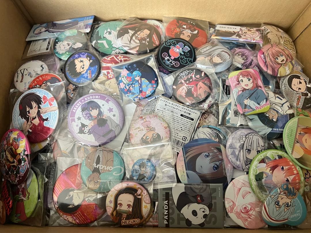 アニメ　キャラクター　缶バッジ　1000個以上　大量まとめ売り