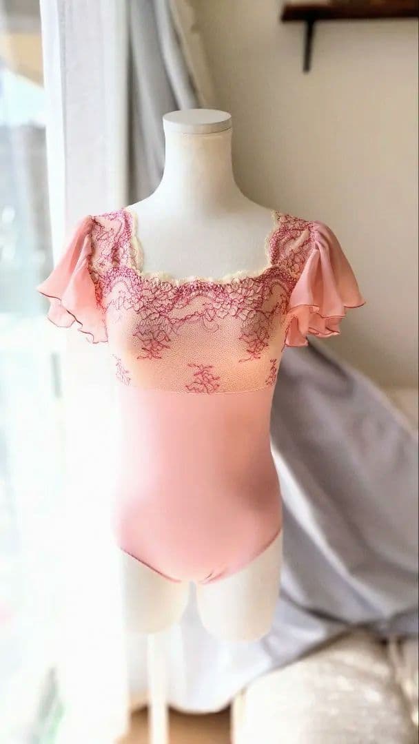 Ｓ～Ｍ／桃の花が咲いたようなピンク、ゴージャスなお袖のプリンセス娘役レオタード