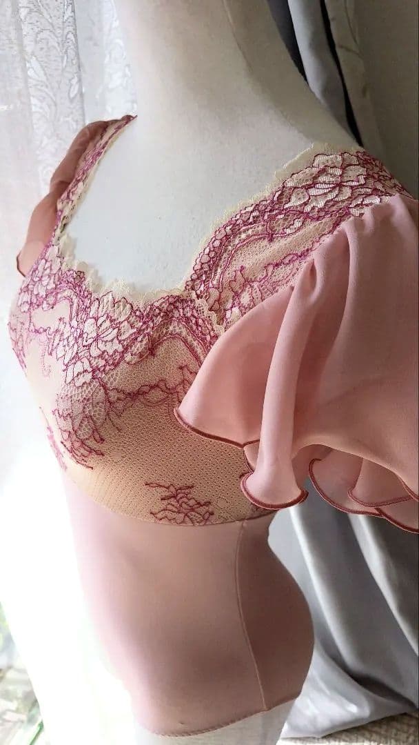 Ｓ～Ｍ／桃の花が咲いたようなピンク、ゴージャスなお袖のプリンセス娘役レオタード