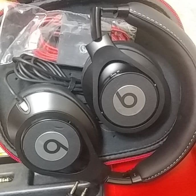 Beats by Dr Dre BT OV EXEC BLK　ワイヤーあり Beats by Dr. Dre 【中古】beats OV STUDIO wireless マットブラック