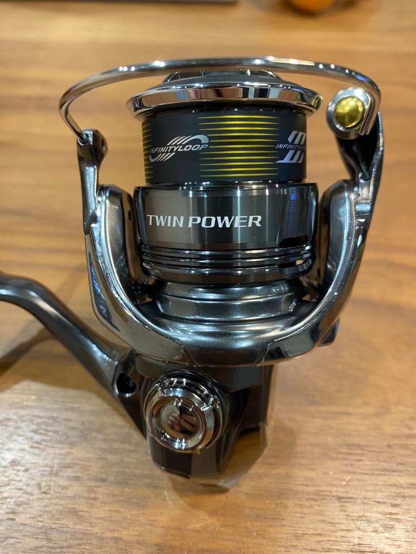 シマノ24ツインパワーC2000S シマノ(SHIMANO) 24 ツインパワー C2000S ☆特別割引品 ツインパワー