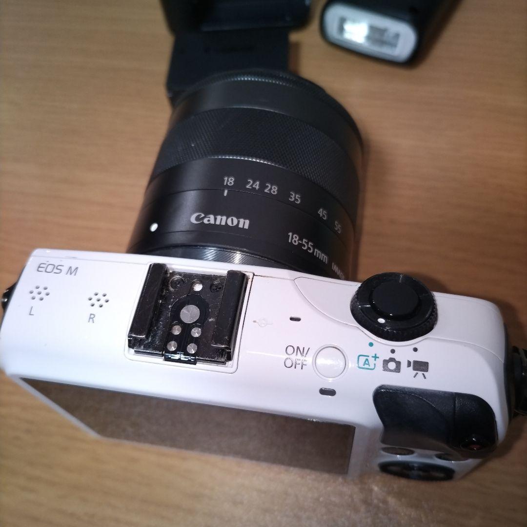 Canon EOS M レンズキット 外付けストロボ 純正バッテリー充電器つき