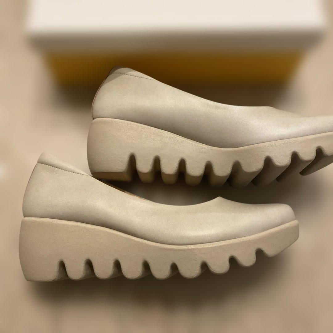 未使用ヒルズアベニュー　ウェーブソールレザーパンプス　ベージュ　23.5cm