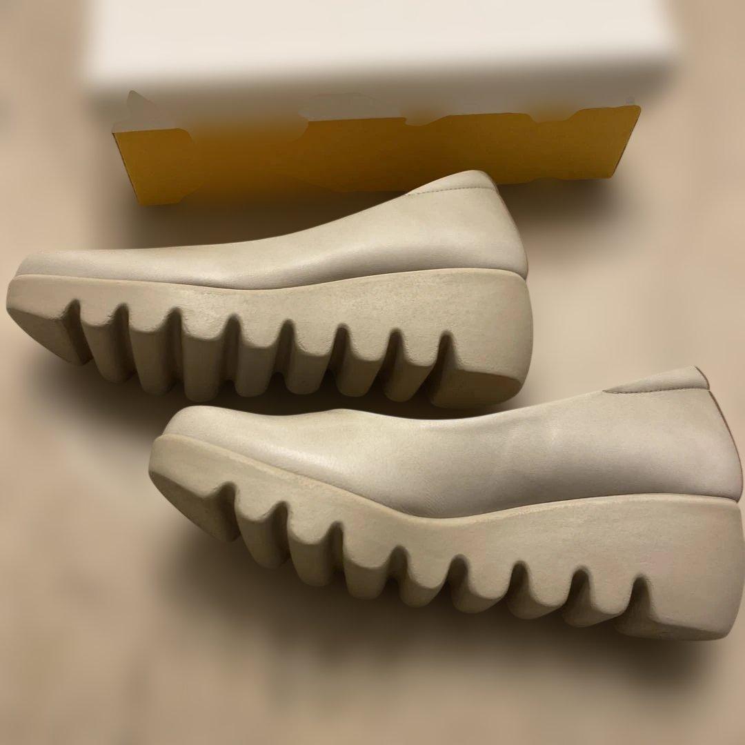 未使用ヒルズアベニュー　ウェーブソールレザーパンプス　ベージュ　23.5cm