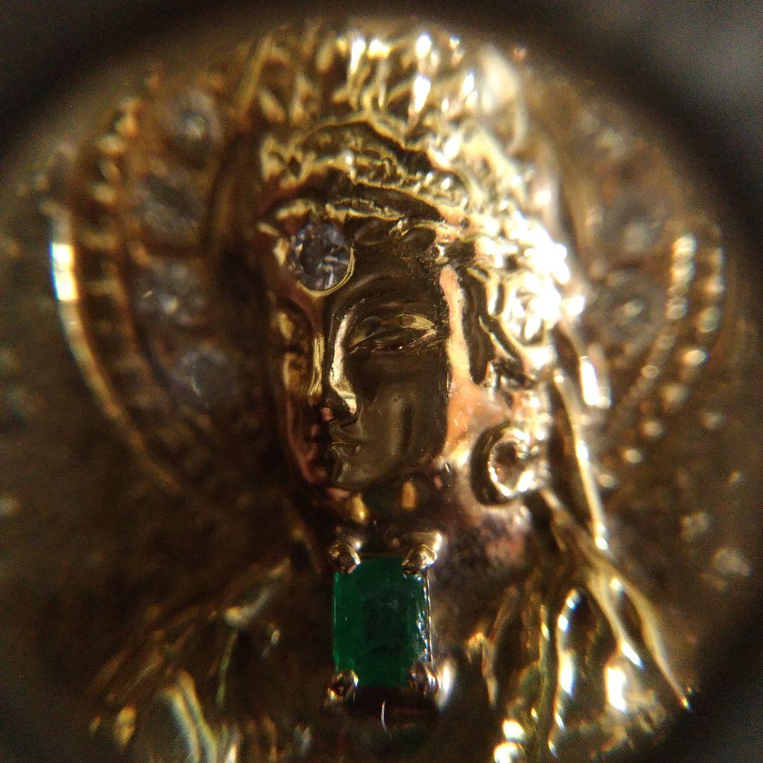 K18ペンダントトップ。菩薩像。仏様。ダイヤモンド。エメラルド。13.5g。中古