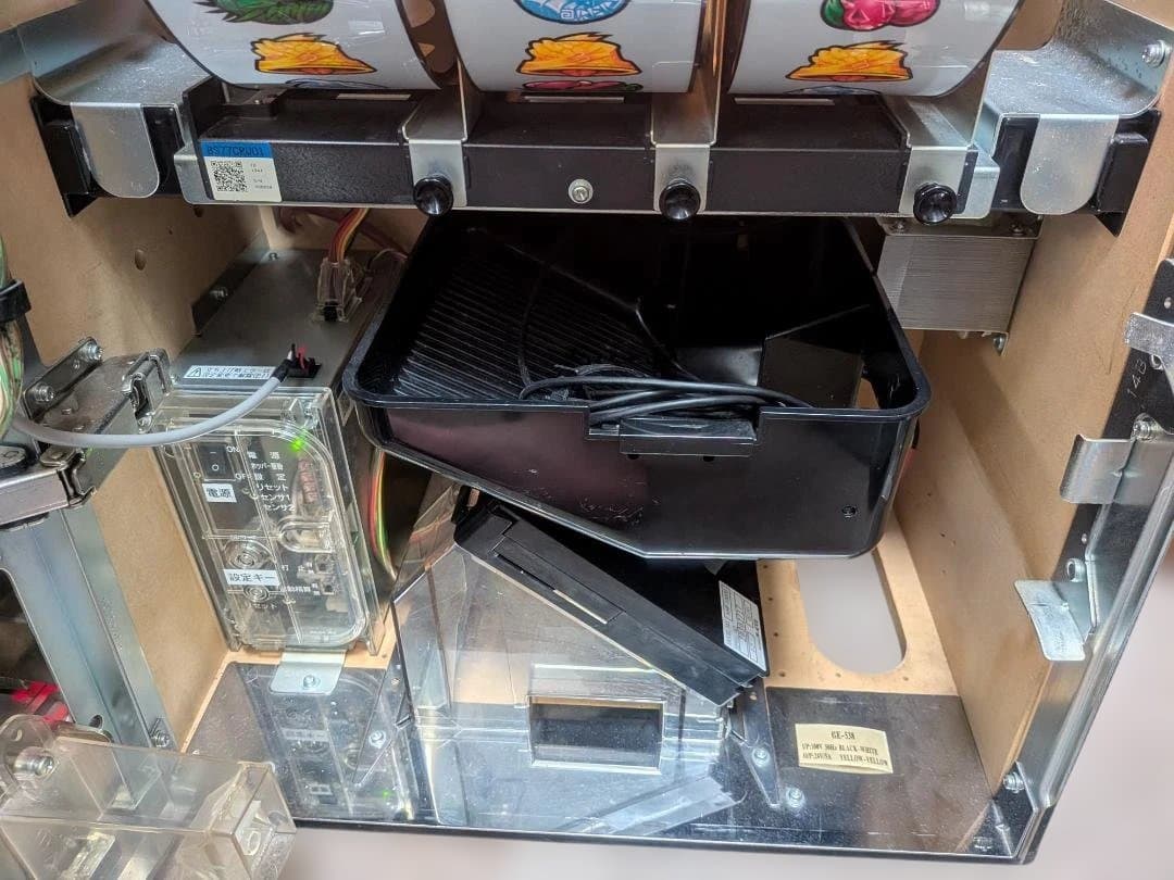 ロデオ 初代モンスターハンタースロット コイン不要機＋α - パチンコ