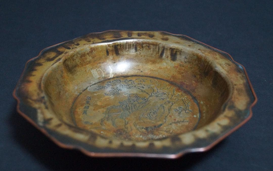 清 萬寶斎 顧記造 葵口菓子器 金工細工刻『張果神算図』三足銅盆