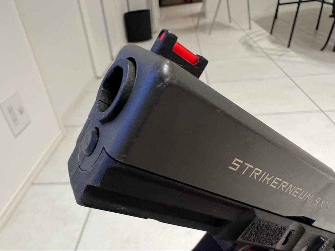 Carbon8 ストライカー９　CO2ガスガン　おまけ付きです