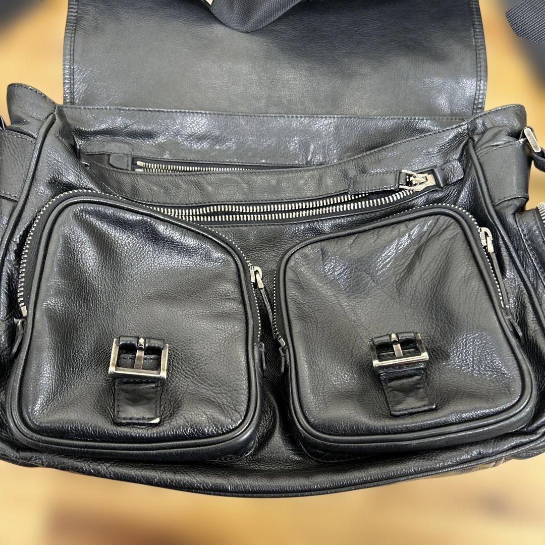 希少 プラダ PRADA ブラック メッセンジャーバッグ バッファロー革 黒