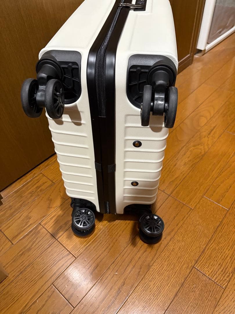 阪神タイガース TIGERS ホワイト キャリーケース 小型 新品未使用