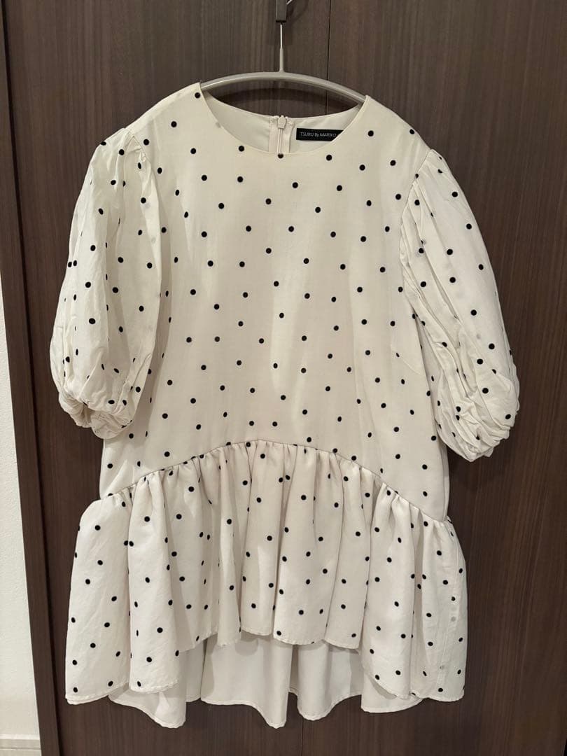 ツルバイマリコオイカワ ドットパフスリーブペプラム ブラウス