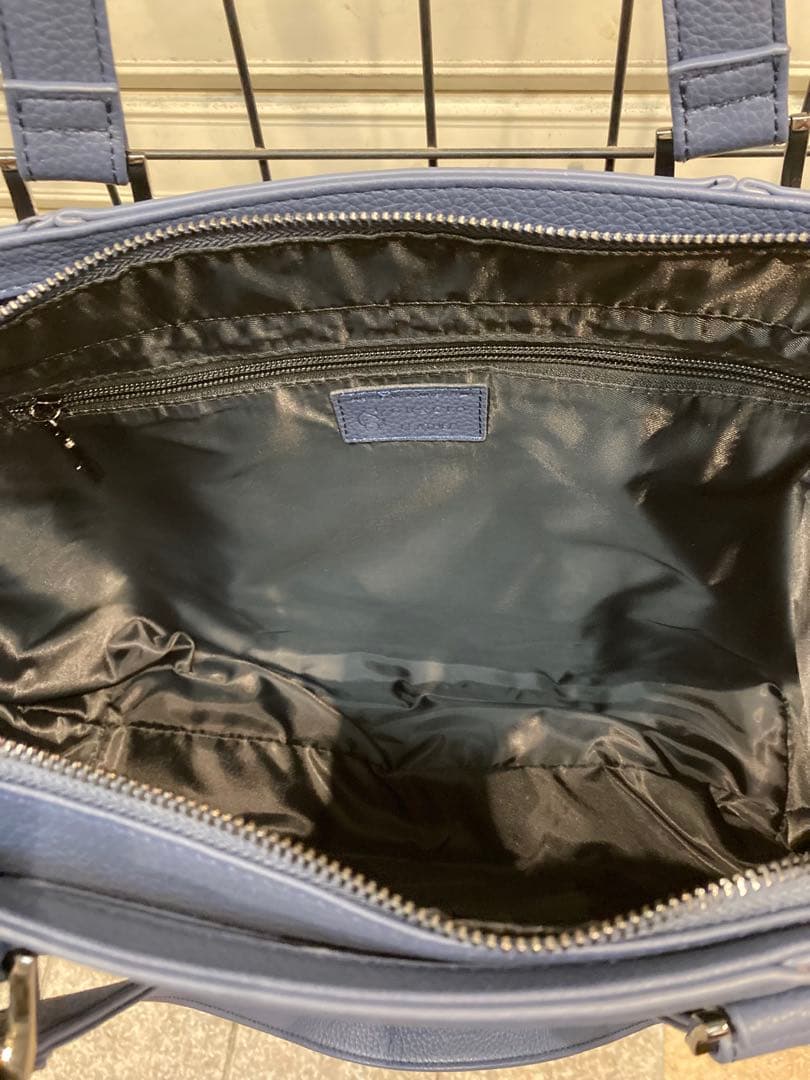 GUSCIO(グッシオ)『新品未使用』《牛革》レザートートバッグ