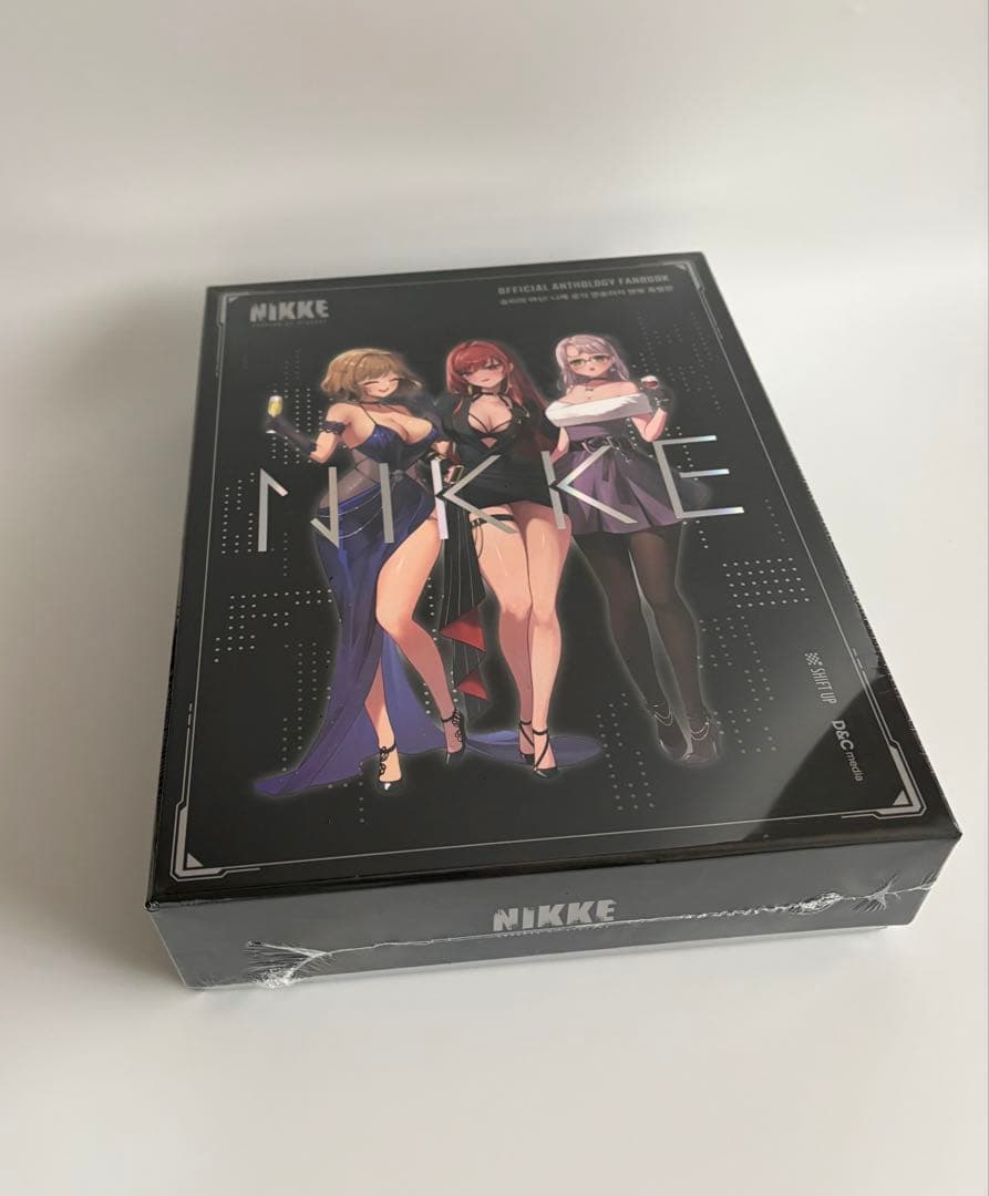 勝利の女神NIKKE 公式 アンソロジー ファンブック 特装版 パッケージ 韓国