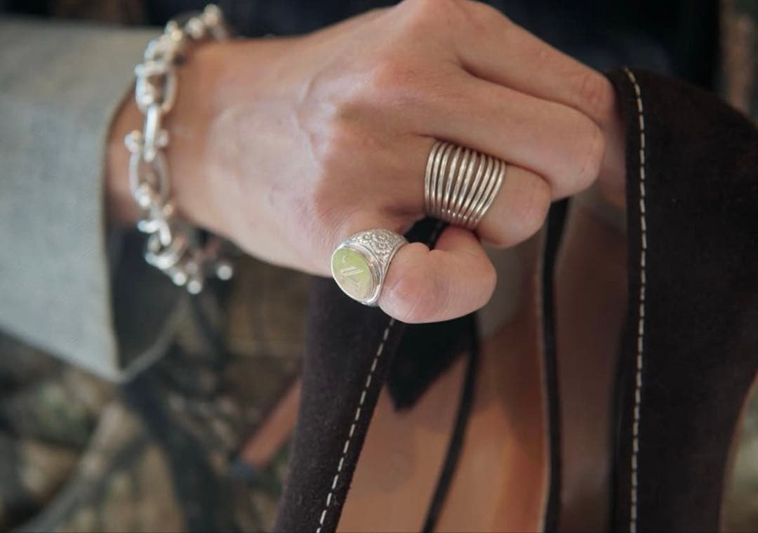 con ritomo シグネチャーリング K イニシャルリング