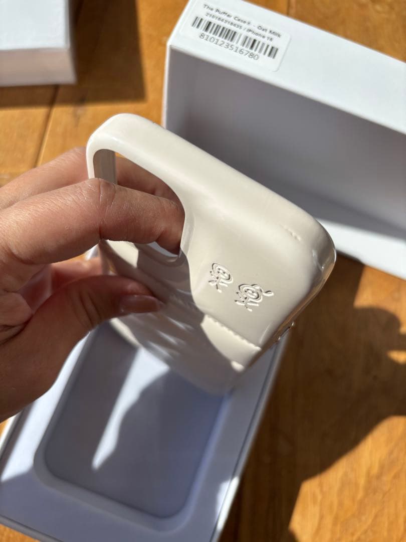 The Puffer Case - Oat Milk / iPhone 16用 - メルカリ