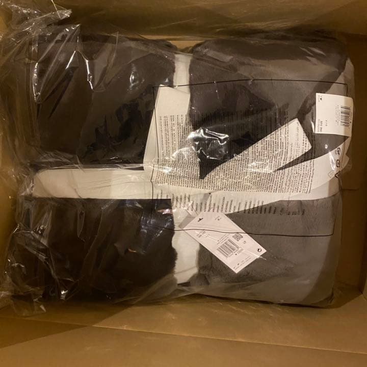 新品 未使用 NIKE ナイキ フェイクファー ブランケット - メルカリ