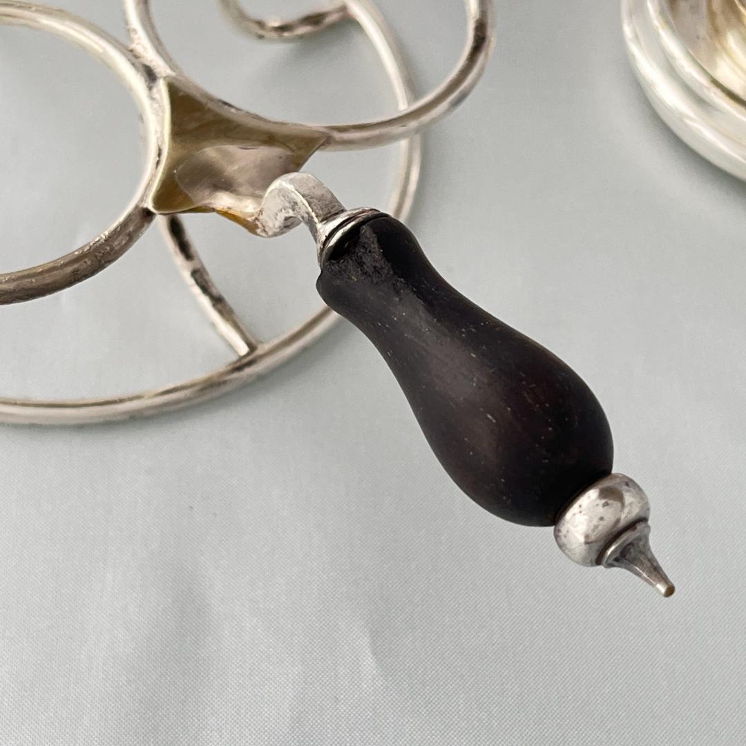 Daniel & Arter】 ビクトリアンのエッグウォーマー エンボスの装飾