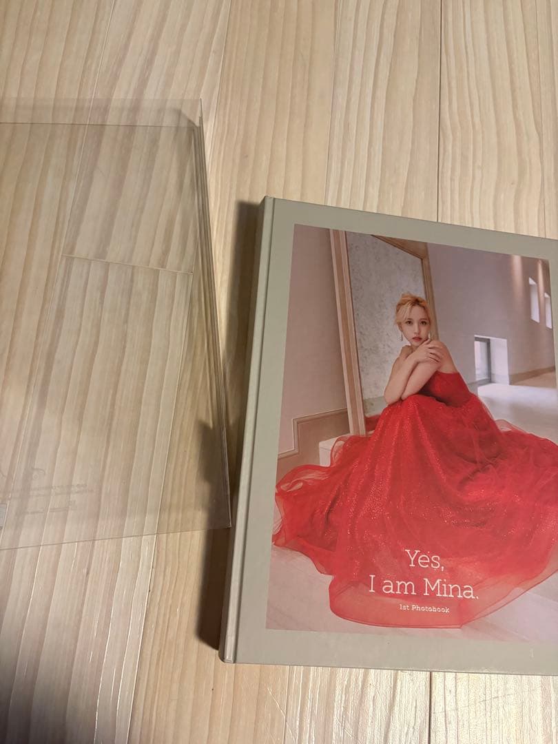 アイドル Yes, I am Mina 1st Photo Book