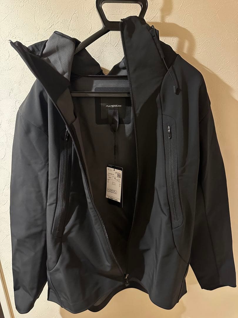 新品　DESCENTE ALLTERRAIN ソフトシェルジャケット“クレアス”