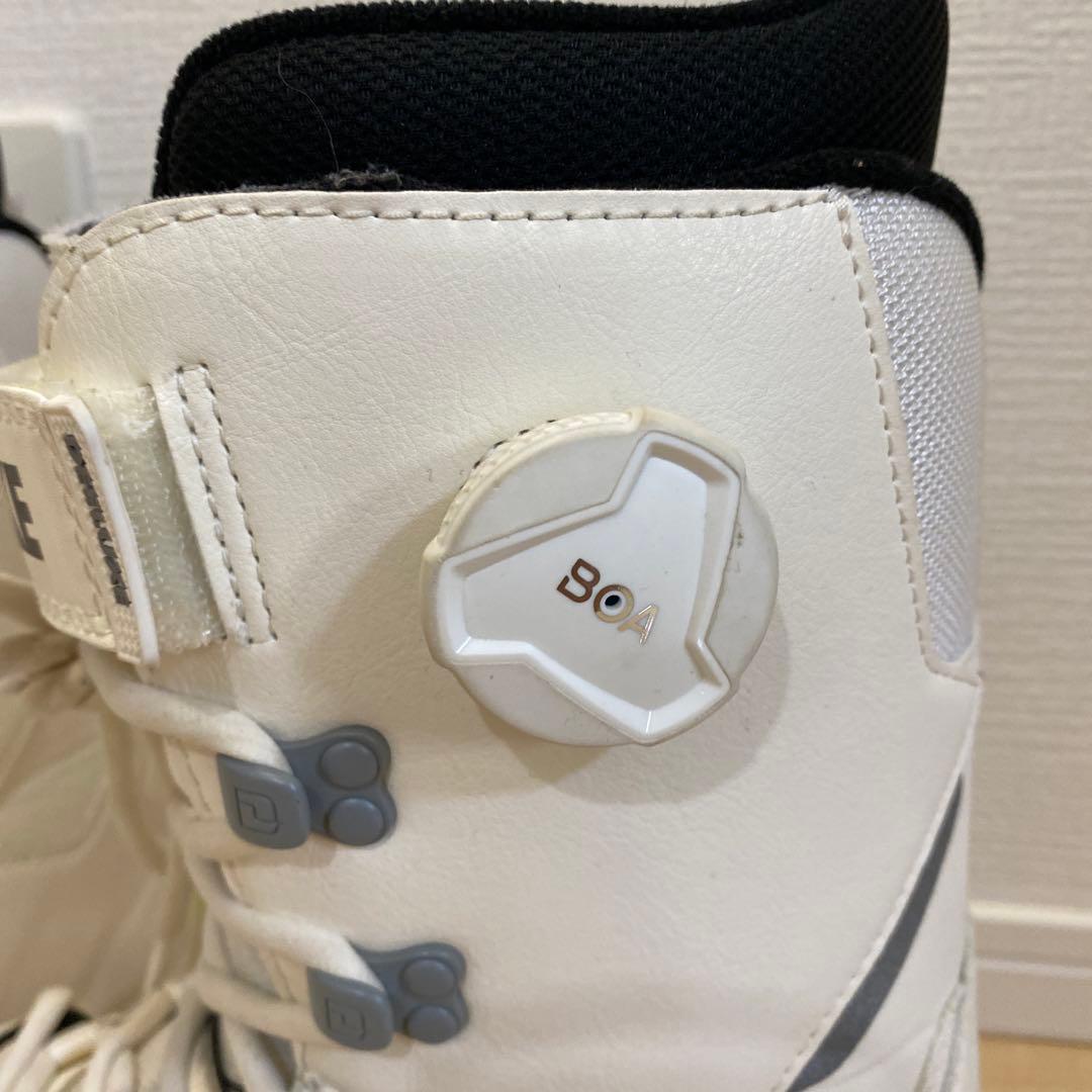 【即日発送】DEELUXE スノボ D.N.A. 27.5cm 22-23モデル